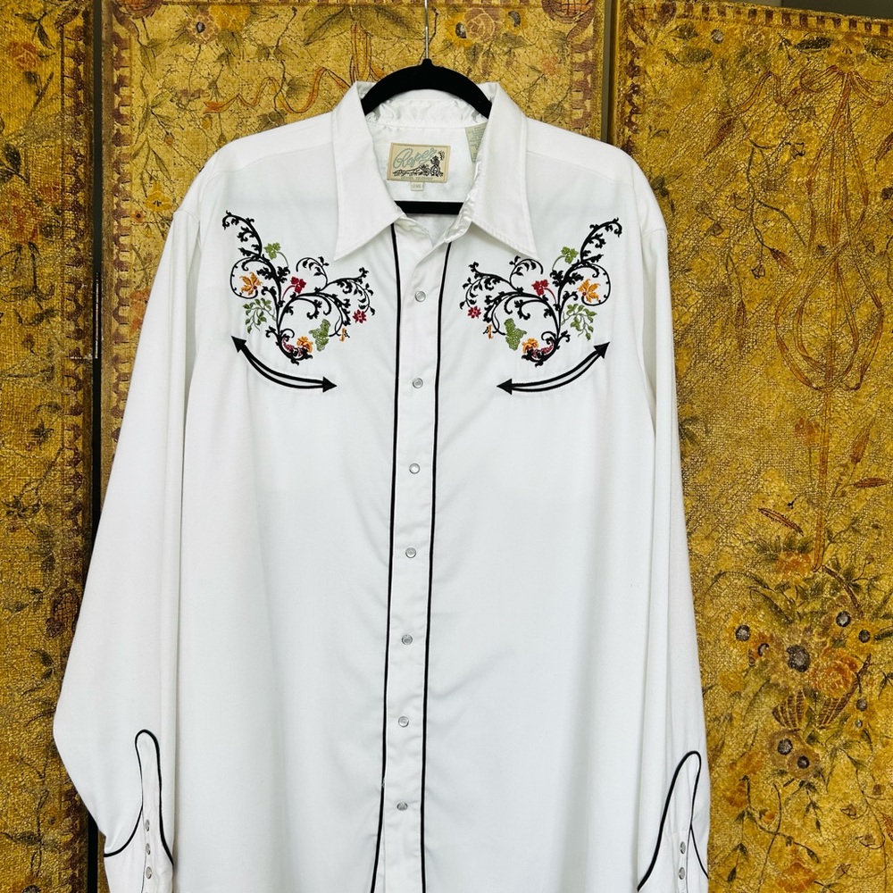 Roper White Casual Button Down Shirt with Embroidered Details